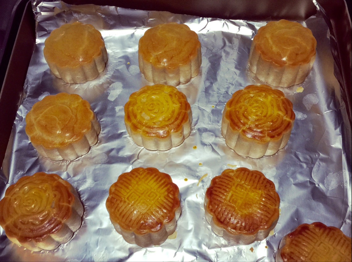 广式蛋黄莲蓉月饼