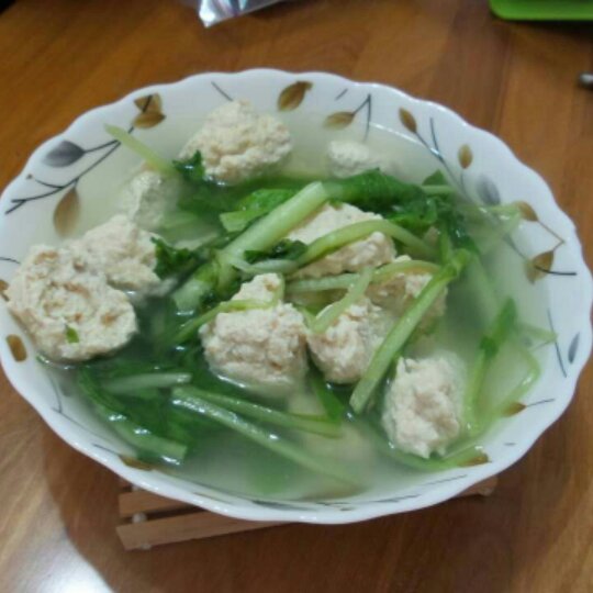 鸡肉丸子青菜汤