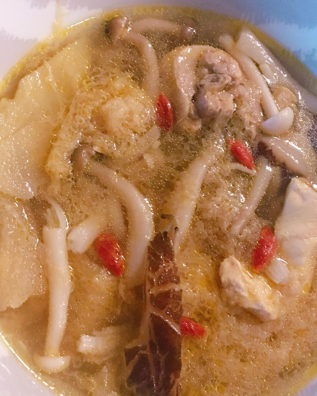 wolfliner做的菌菇炖鸡汤