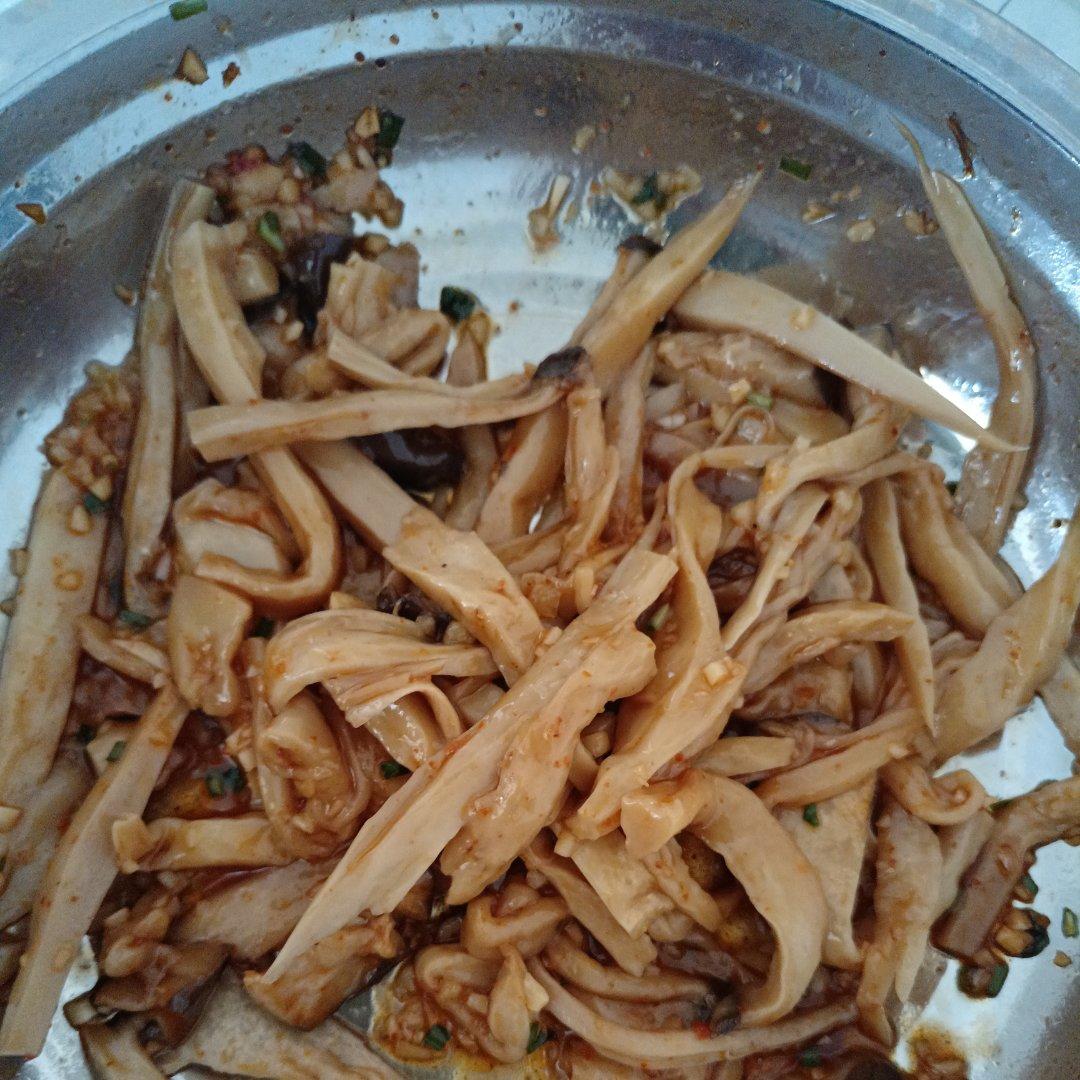 比肉还好吃的【手撕凉拌杏鲍菇】，上桌扫光光