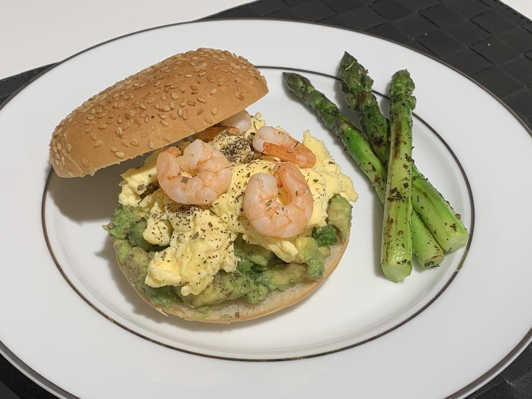 🥑牛油果的神仙吃法🥑—牛油果鲜虾贝果三明治