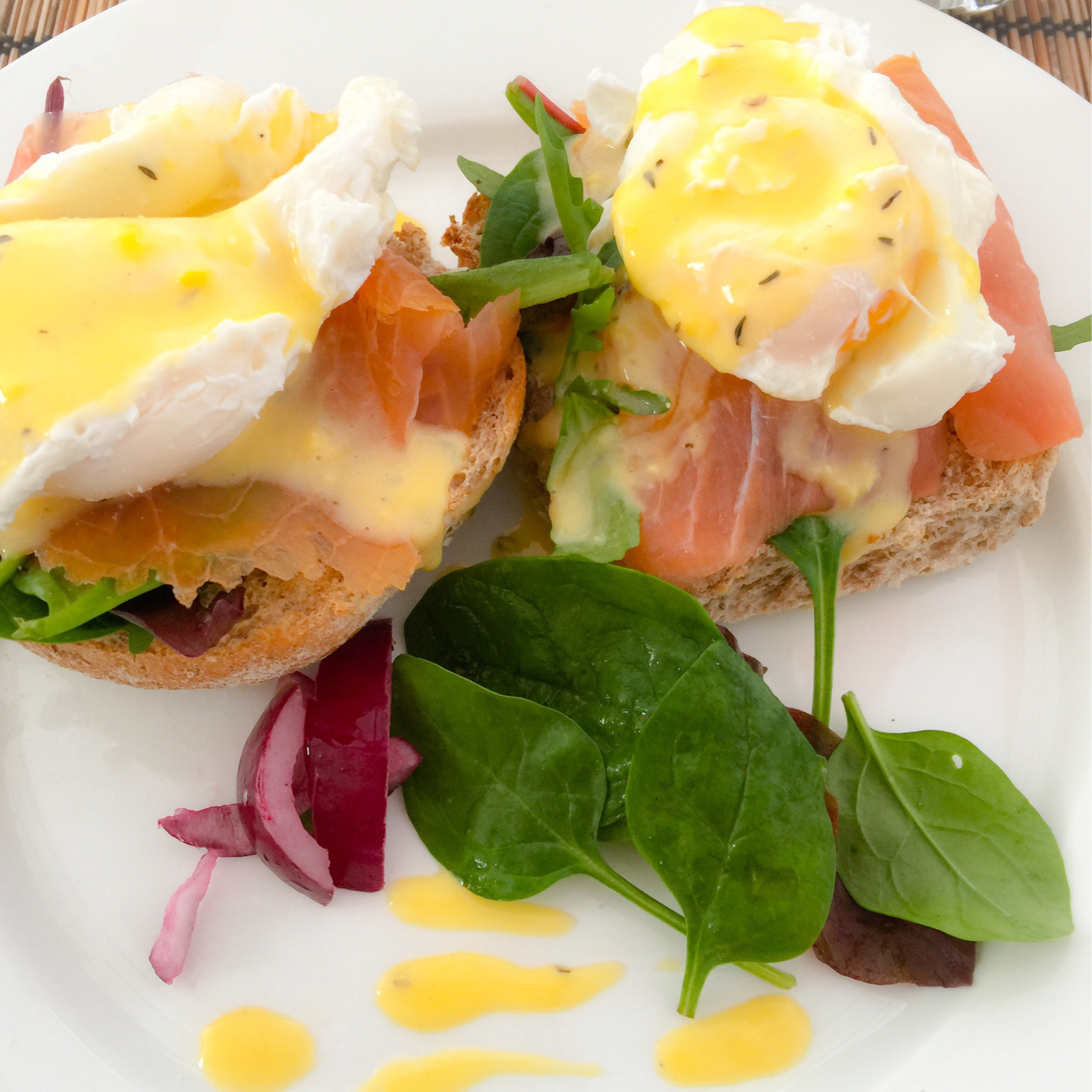 二宝妈咪私厨做的eggs benedict 班尼迪克蛋