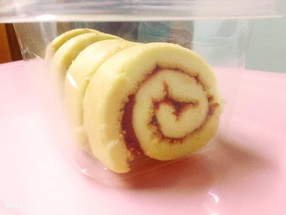 草莓酱蛋糕卷