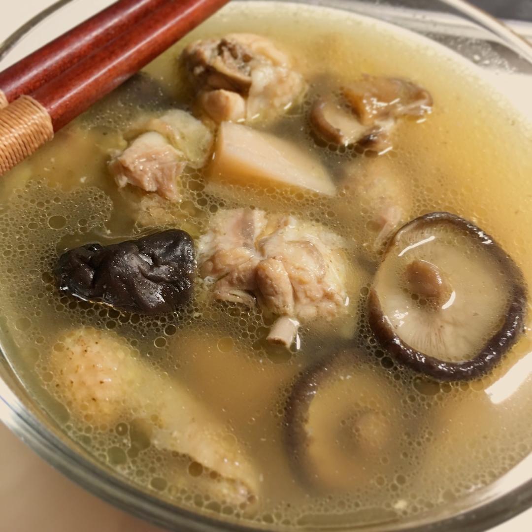 香菇炖鸡汤