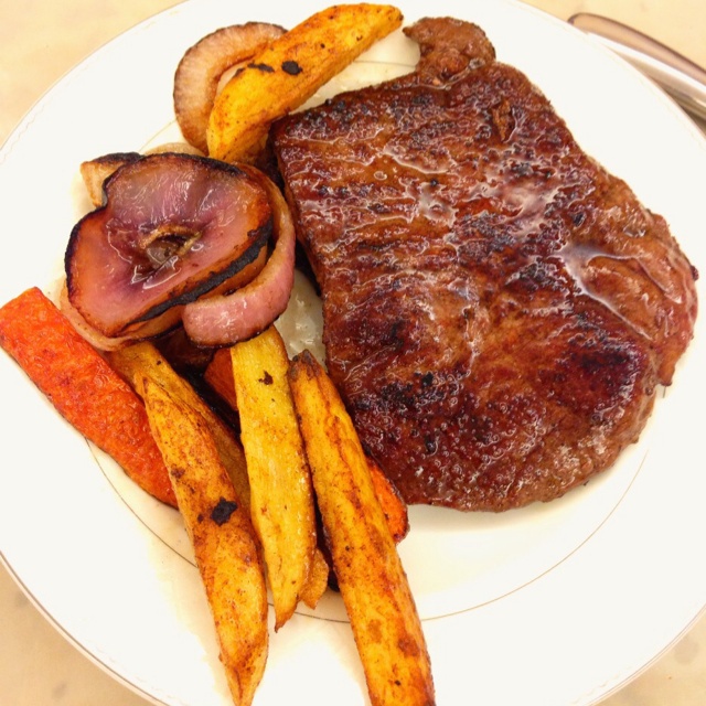 黑椒牛排（配土豆/鸡蛋，意面/蔬菜）