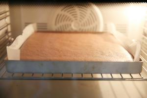﻿巧克力蛋糕卷【北鼎烤箱菜谱】的做法 步骤10