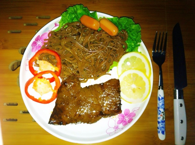 黑椒牛排（配土豆/鸡蛋，意面/蔬菜）