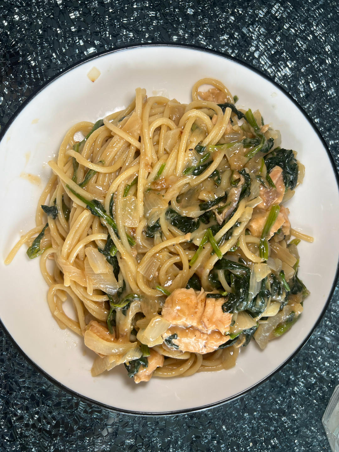 奶汁三文鱼菠菜宽意面