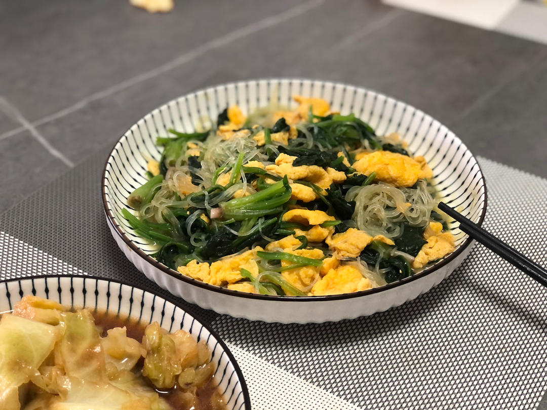 菠菜炒粉丝