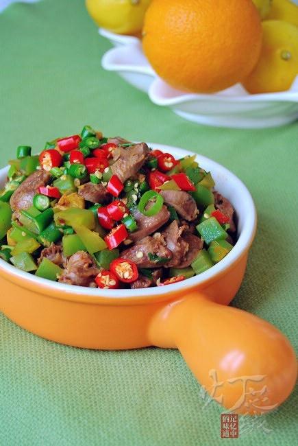 莴苣小米辣炒鸡心的做法