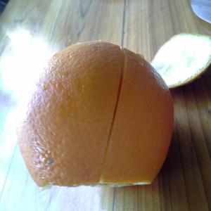 巧切脐橙【三刀解决】的做法 步骤3
