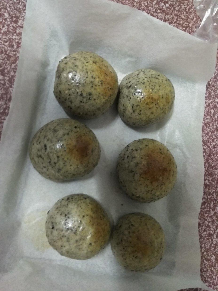 黑芝麻小圆面包