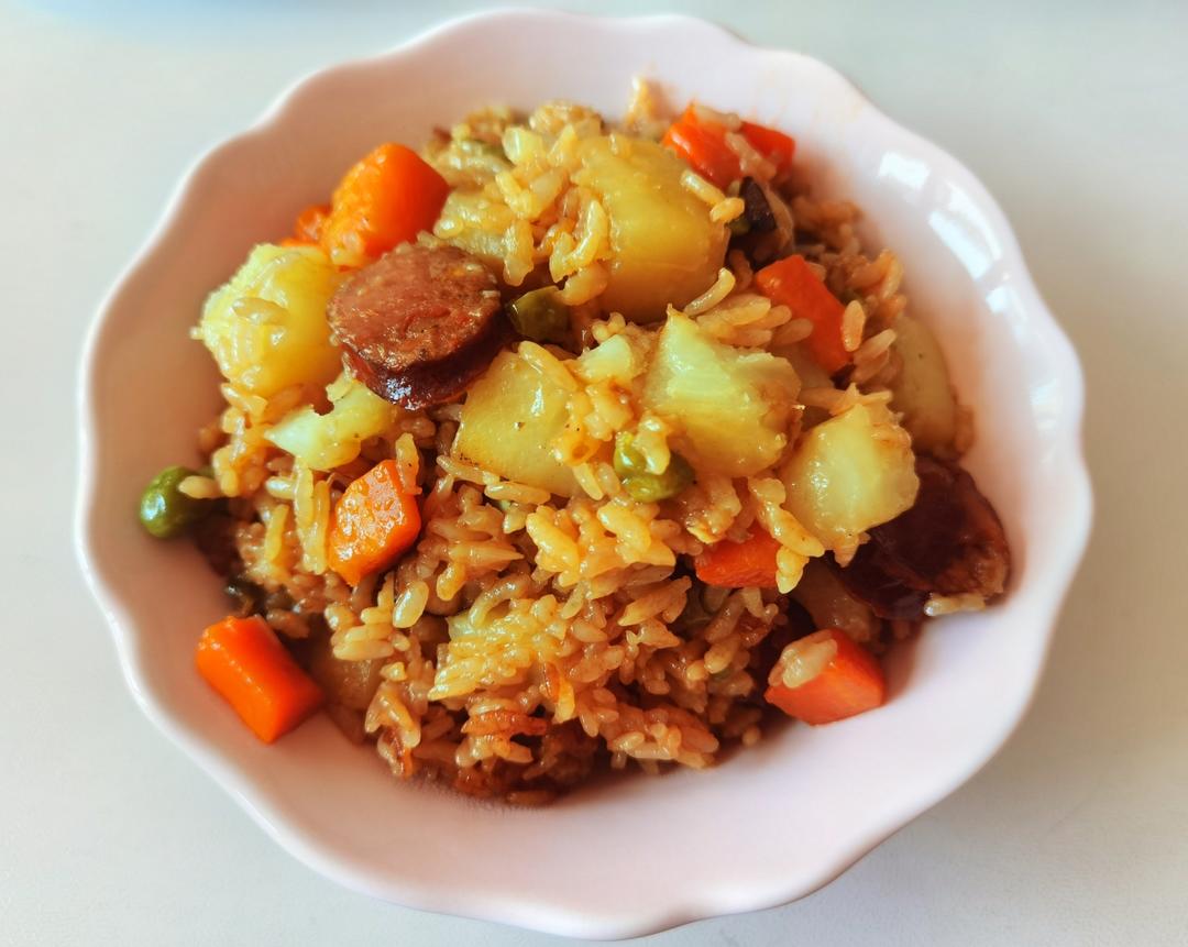 香菇腊肠土豆焖饭