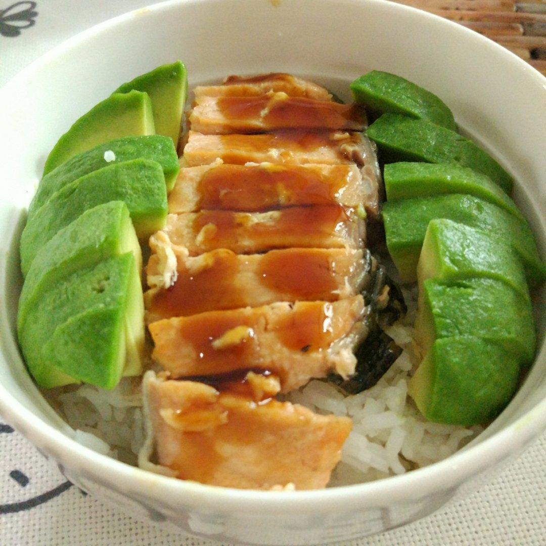 三文鱼牛油果拌饭