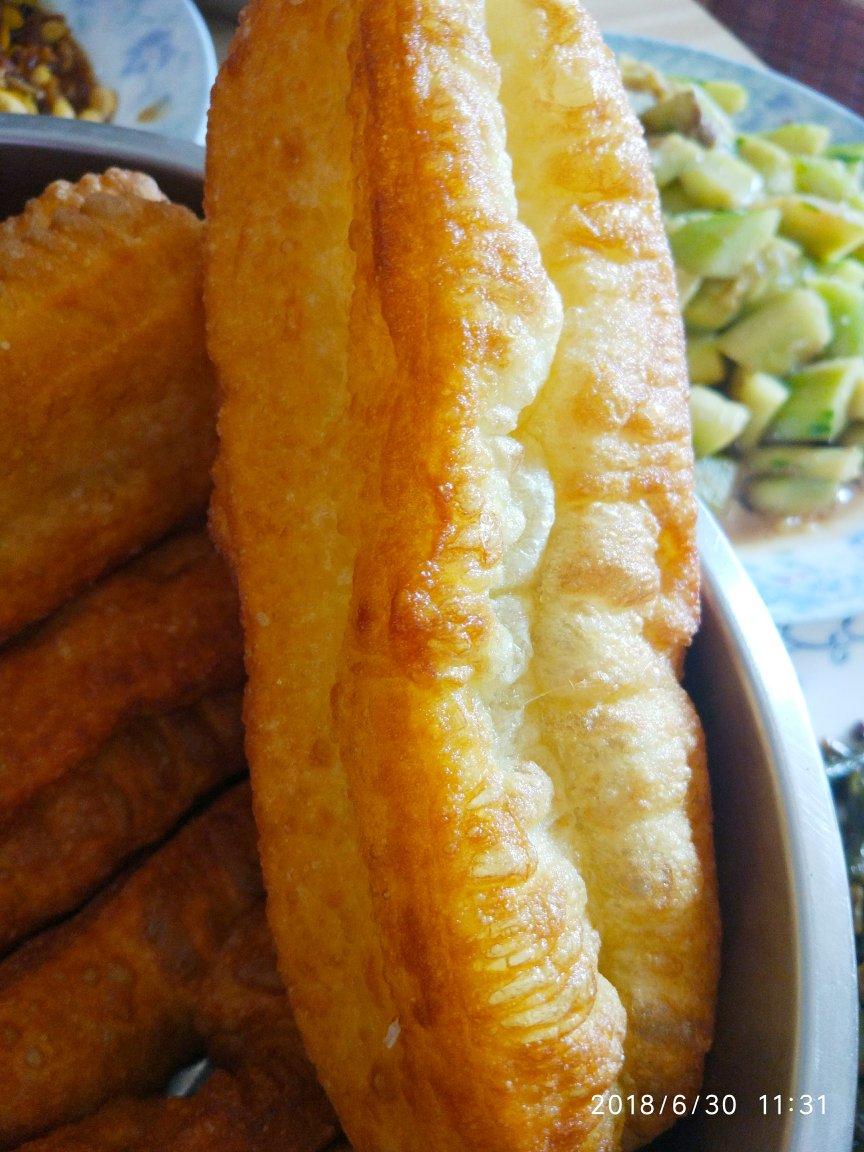 （视频菜谱）自制蓬松 炸油条