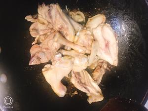 鲜猴头菇煲鸡的做法 步骤3