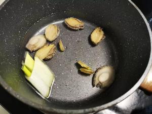 鲍鱼冬瓜蘑菇汤的做法 步骤2