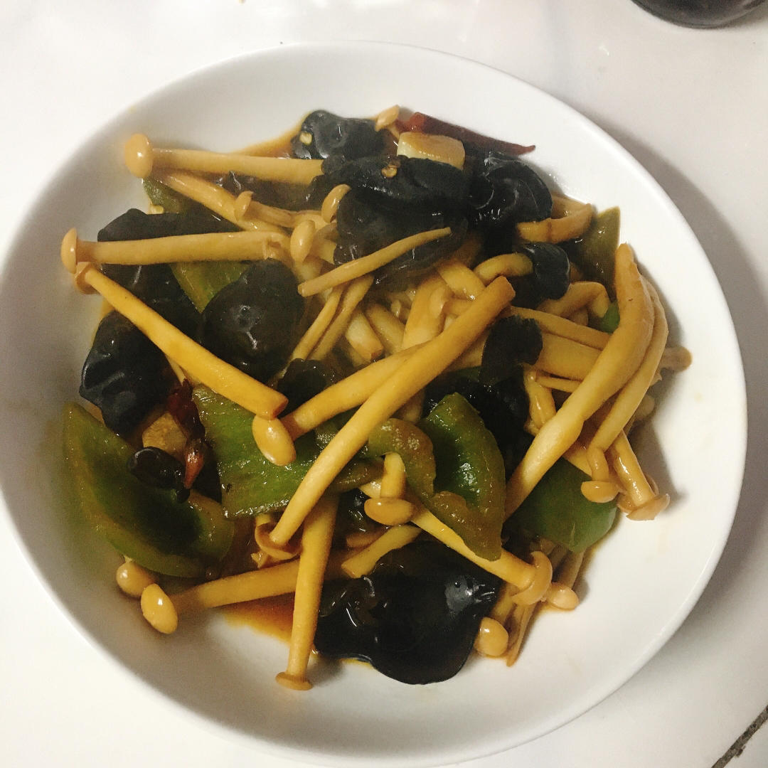 海鲜菇炒木耳