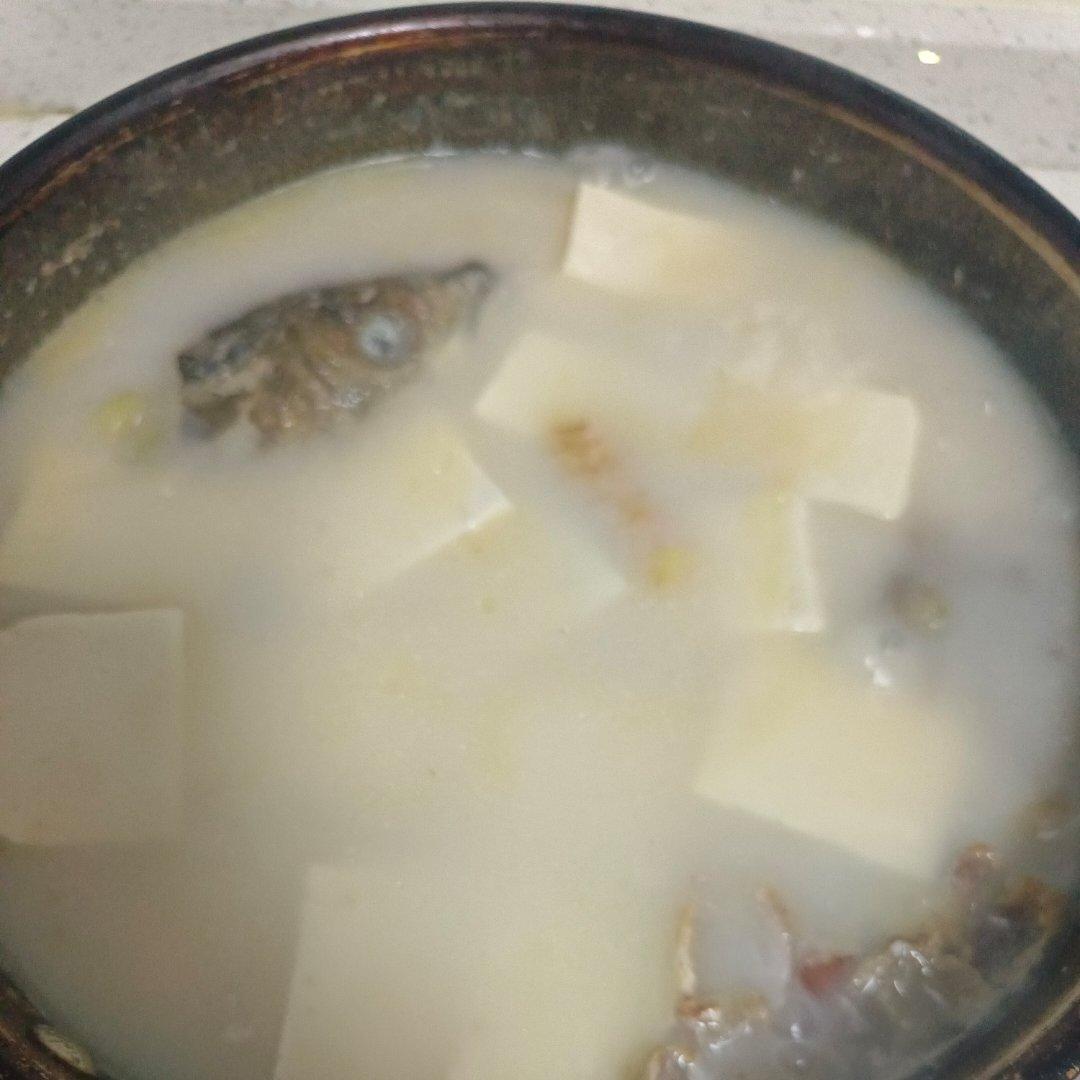 鱼头豆腐汤