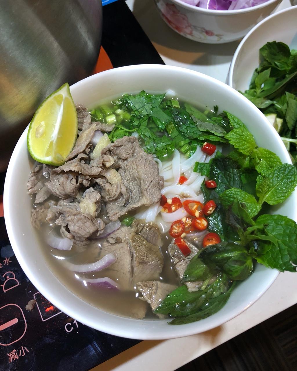 木头马鹿晶晶做的跟我一起做正宗越南牛肉粉pho秘方大公开