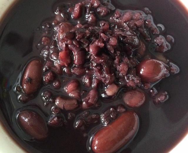 红豆薏仁黑米粥