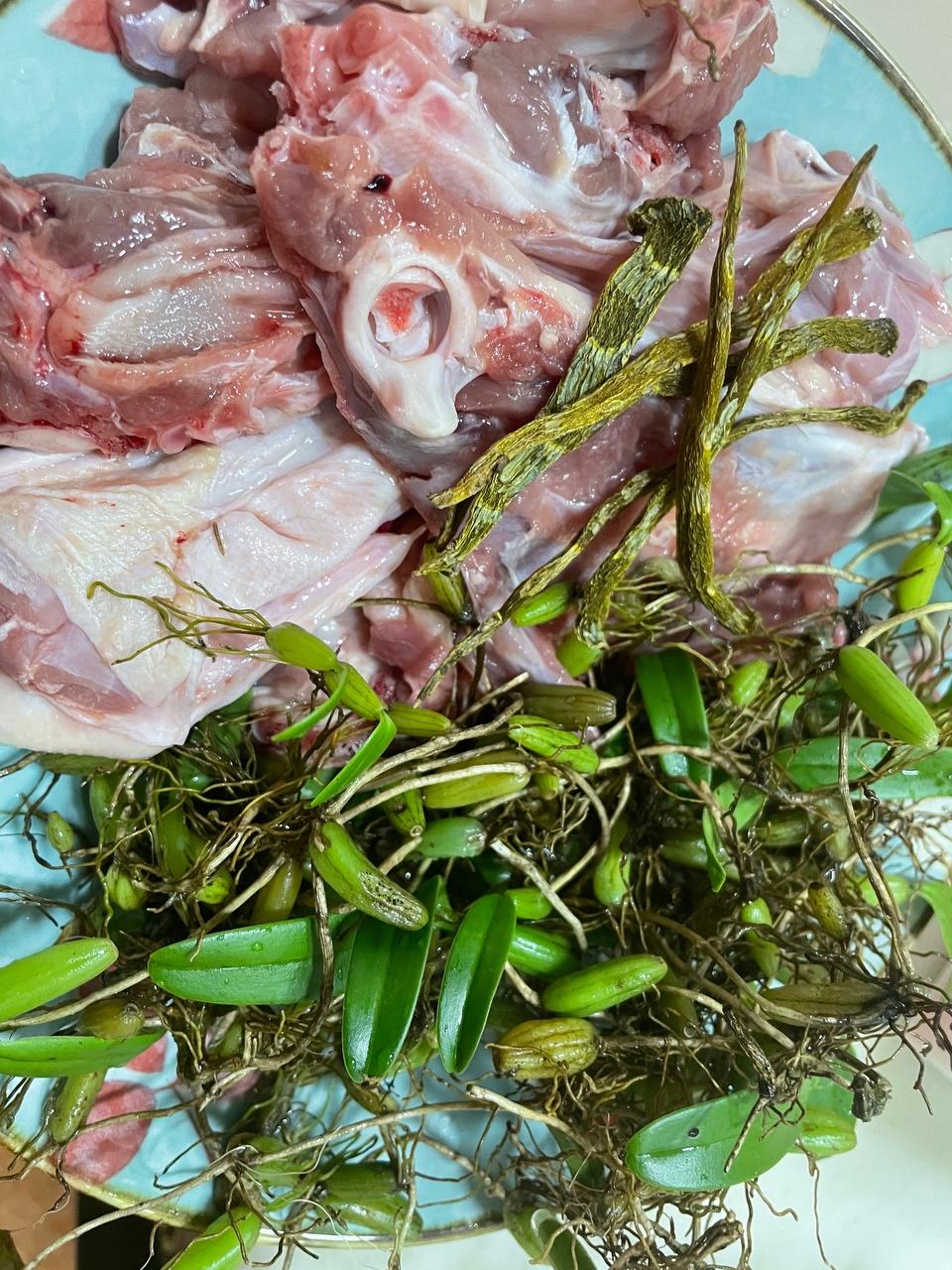 秋季滋阴润肺养生汤-霍槲石橄榄鸭汤的做法