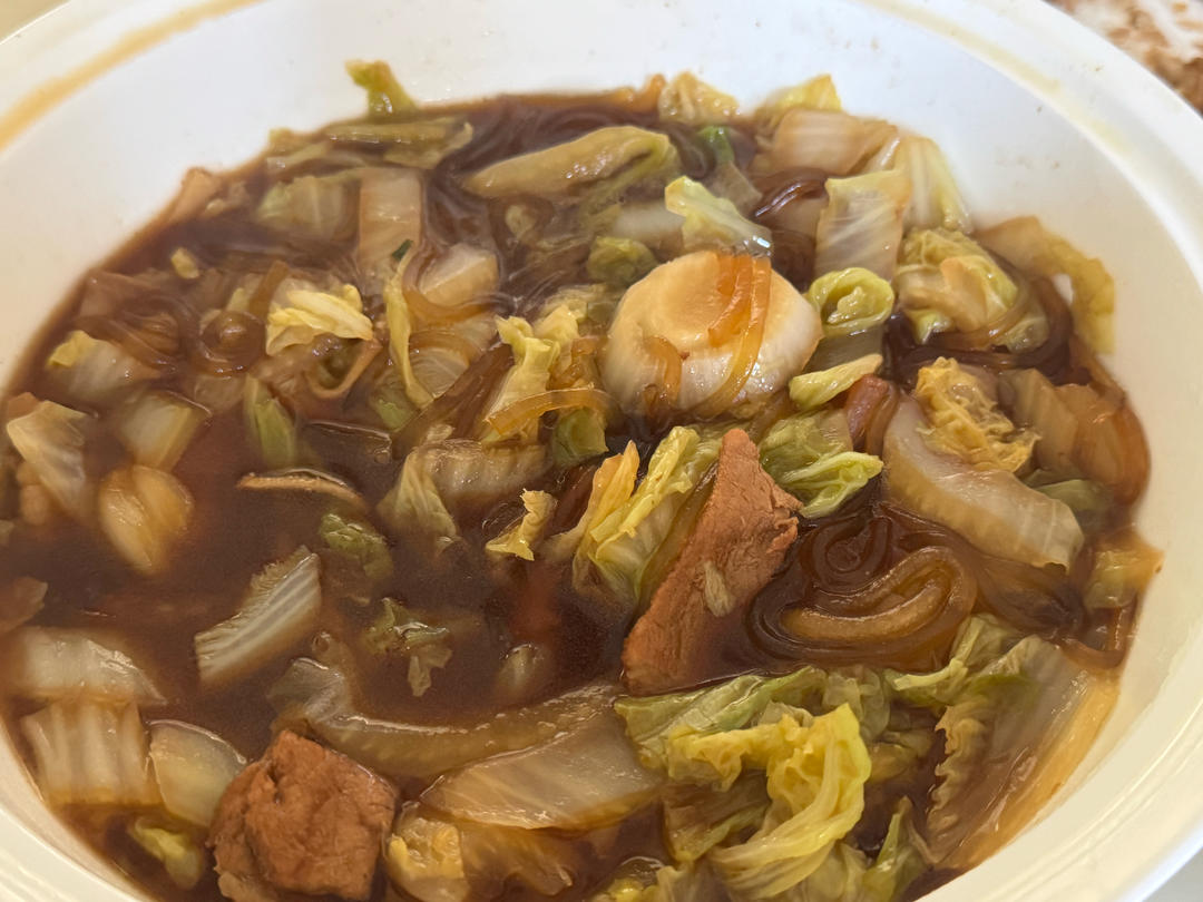 很香的白菜炖五花肉