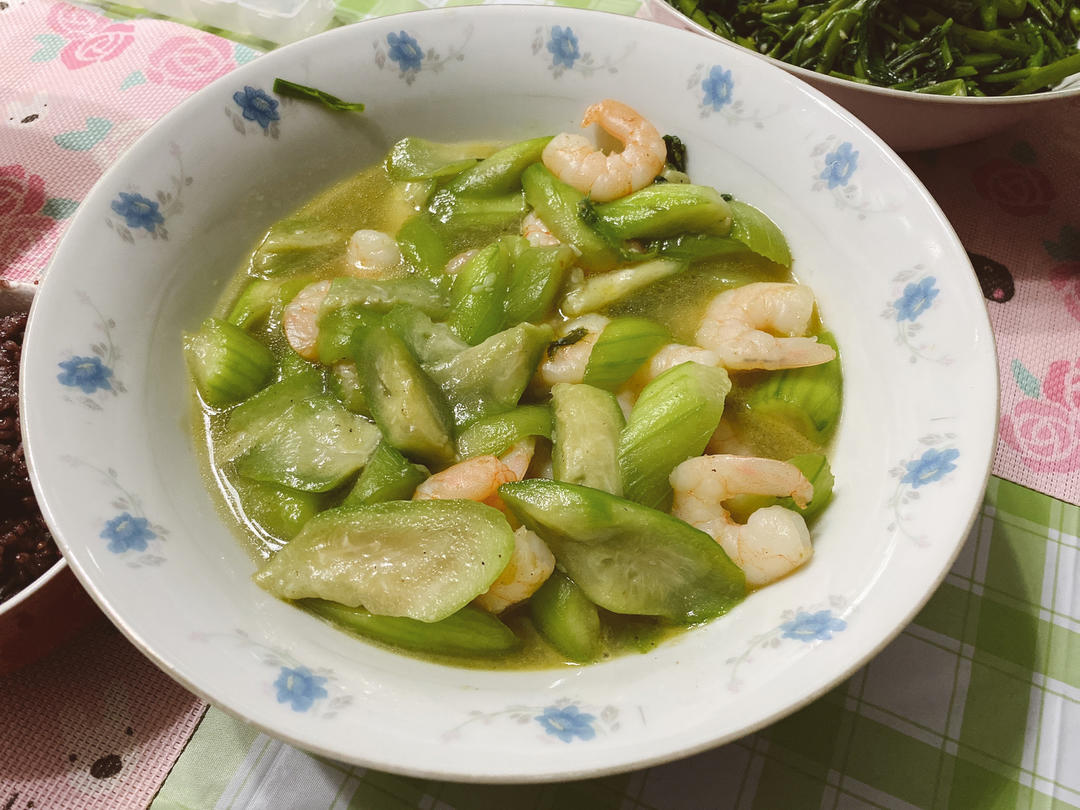 晶莹剔透的丝瓜炒虾仁