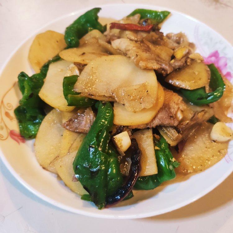 青椒土豆片炒肉