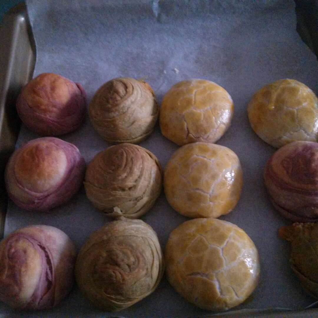 蛋黄酥~紫薯、抹茶、原味~花好月圆，中秋快乐~内附一次做六色蛋黄酥方法~