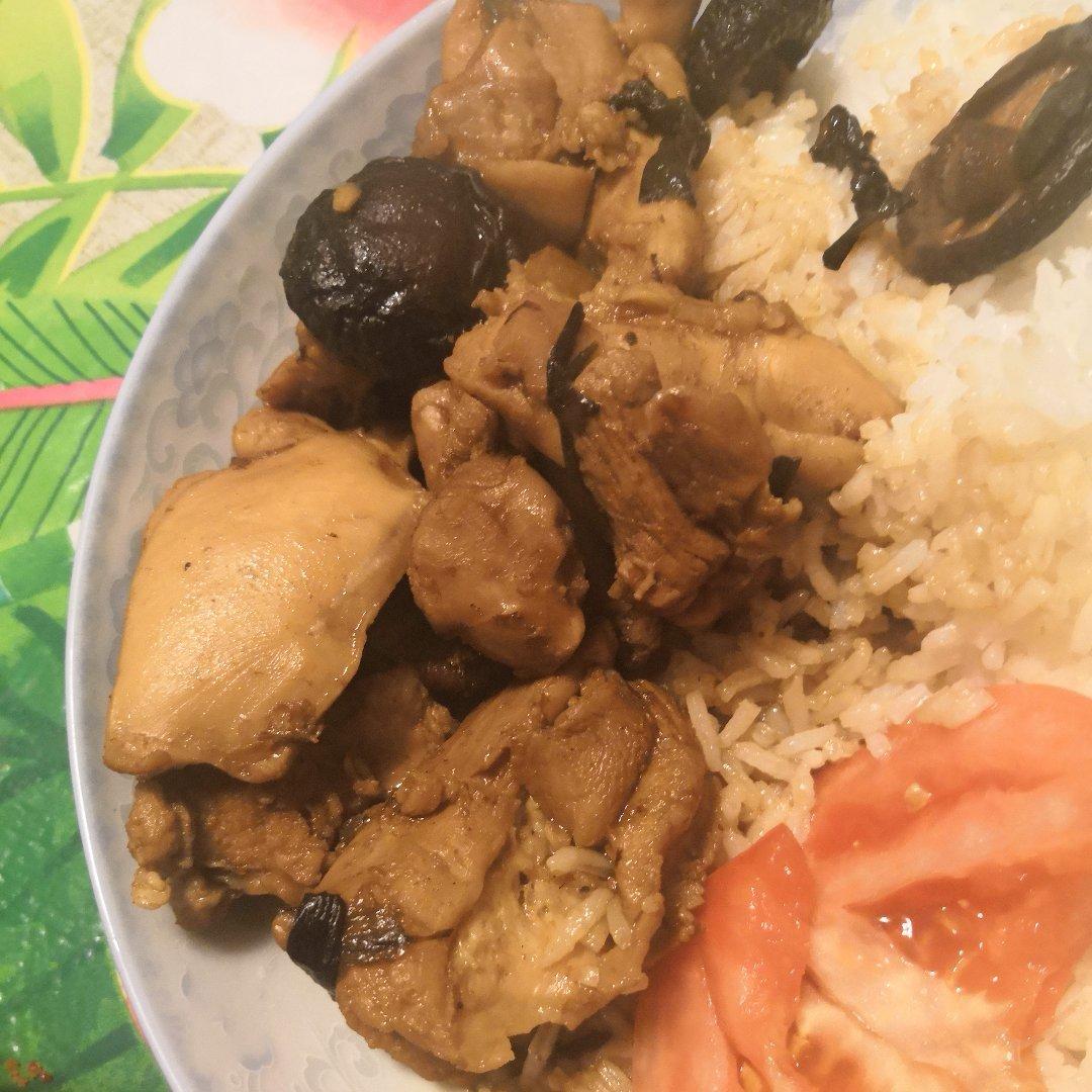 鸡肉土豆炖蘑菇