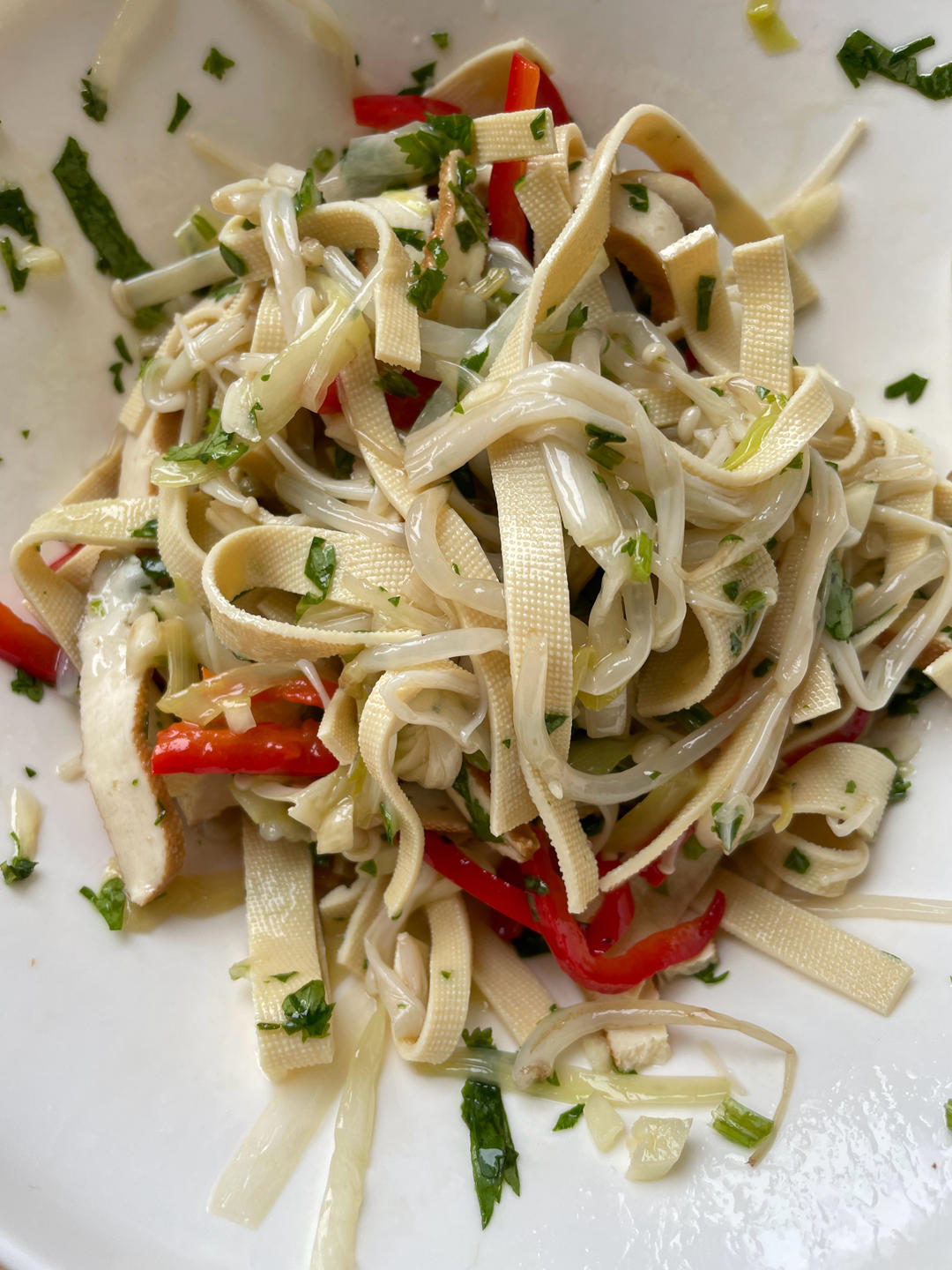 云両77做的三款凉菜丨姜汁嫩藕洋葱木耳凉拌素什锦