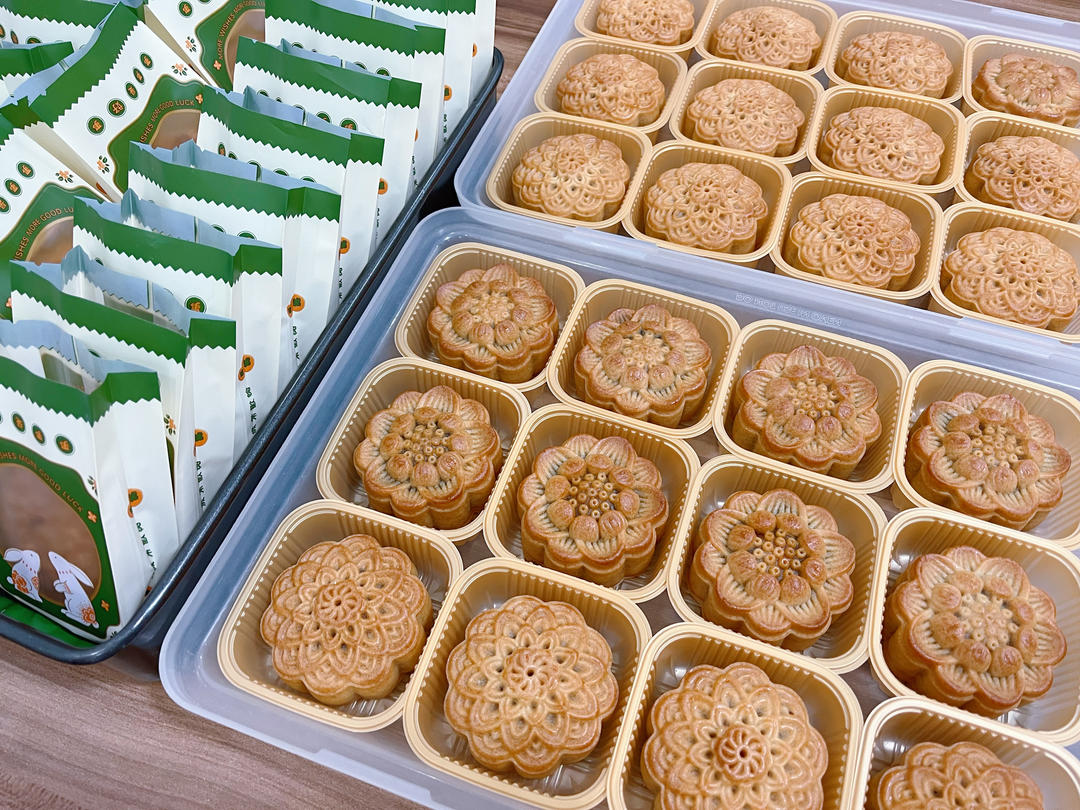 广式月饼—蛋黄莲蓉月饼