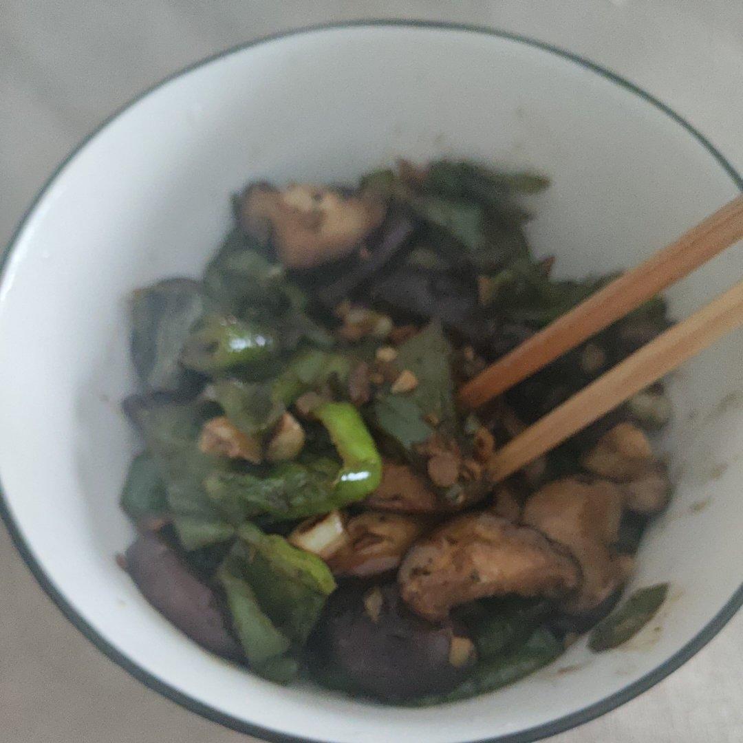 香菇炒青椒