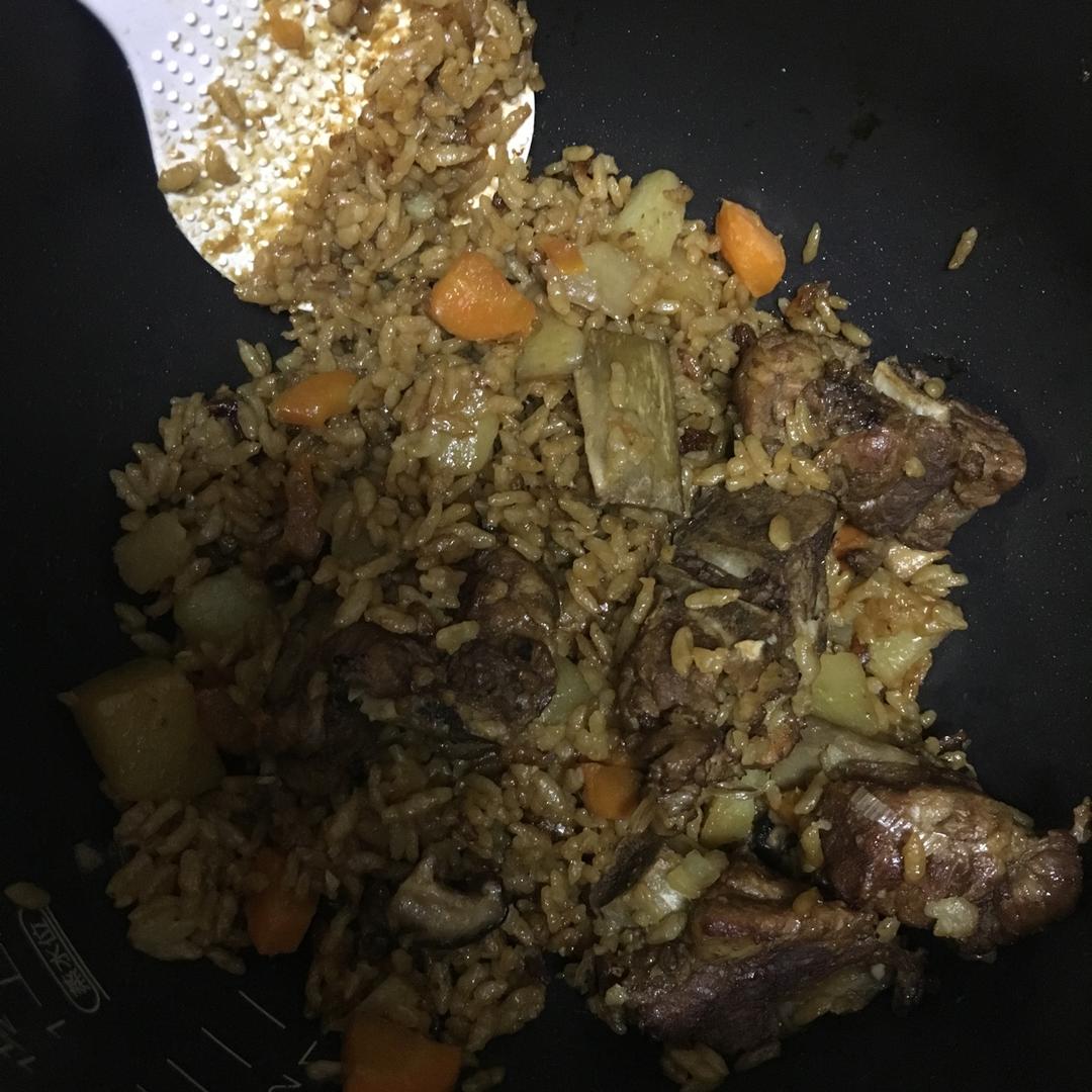 喷香排骨焖饭（爆好吃）