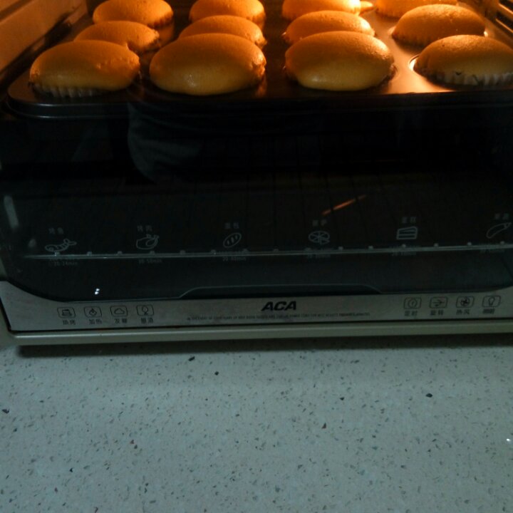 软绵绵的纸杯蛋糕