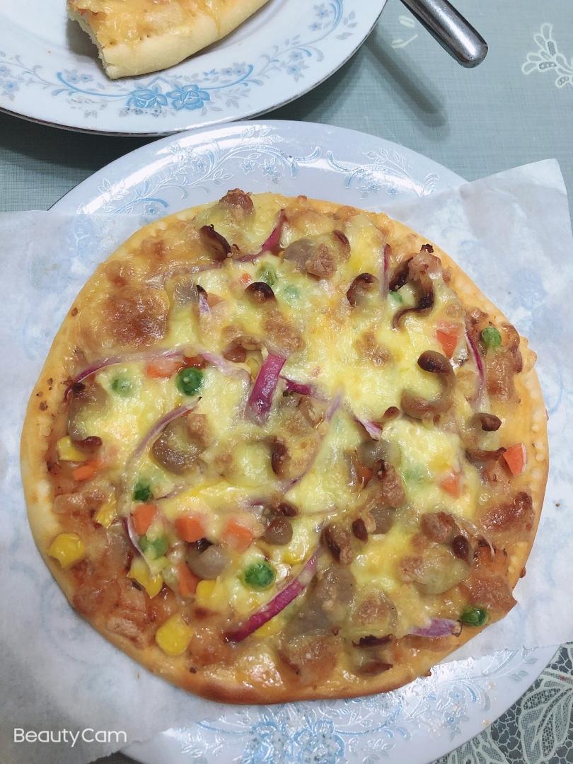 含宣软饼皮做法、自己在家也能做出馅料十足、超拉丝的美味诱人披萨