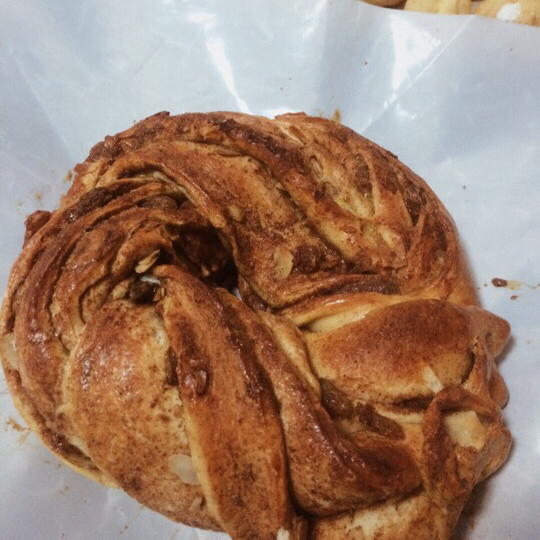 【浓浓圣诞味】珍宝肉桂花环面包