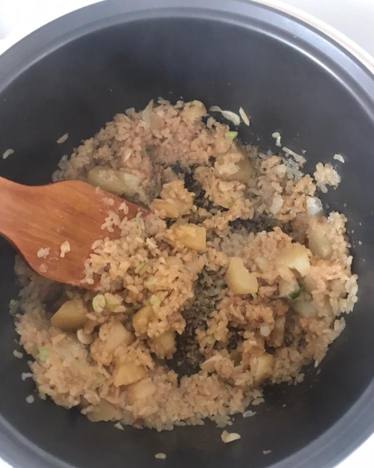 土豆焖饭（电饭锅版）