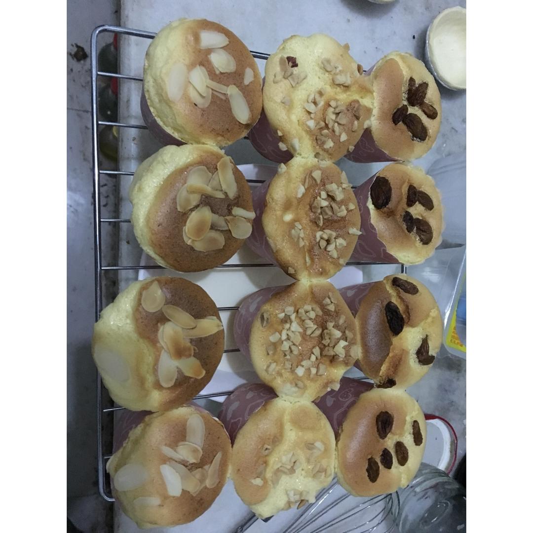戚风杯子蛋糕^_^不开裂不回缩喔～