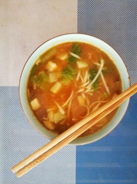 番茄香菇酸汤面
