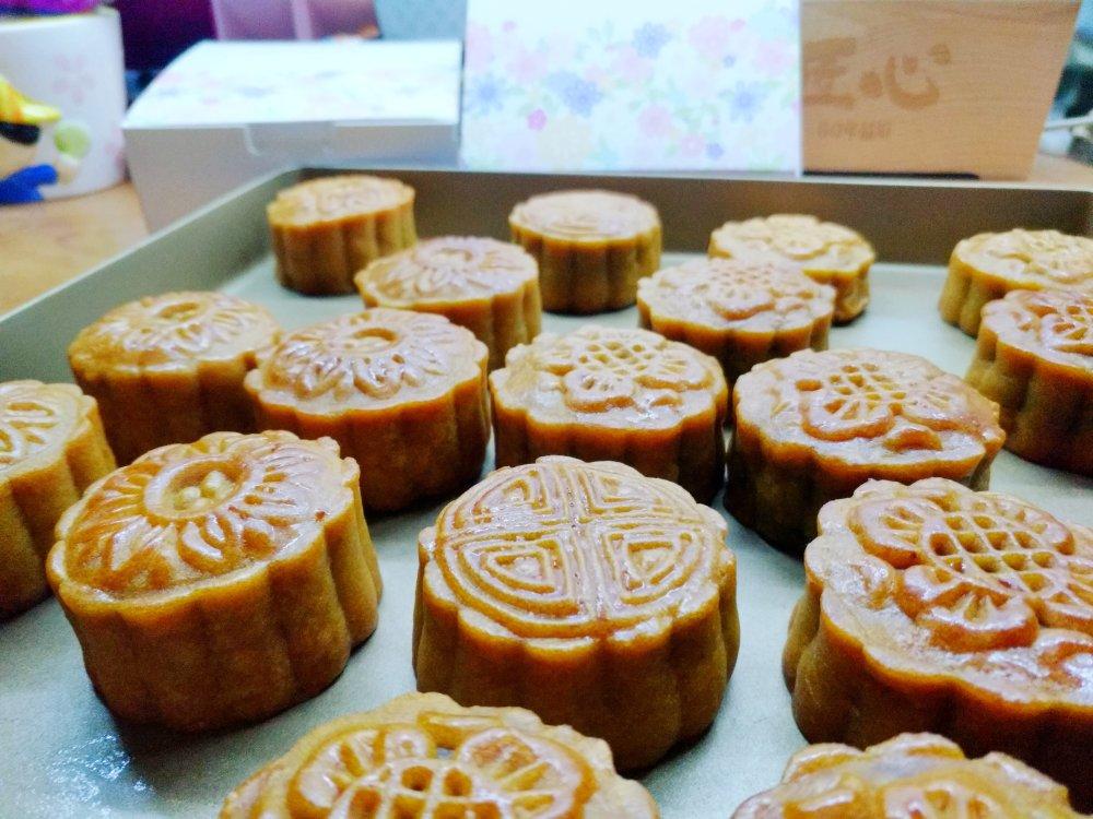 广式月饼——蛋黄莲蓉月饼