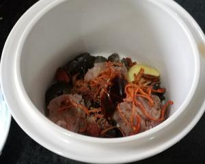 海参菌菇扇子骨汤的做法 步骤3
