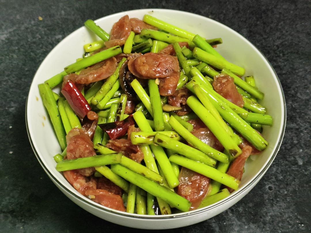 腊肠炒蒜苔