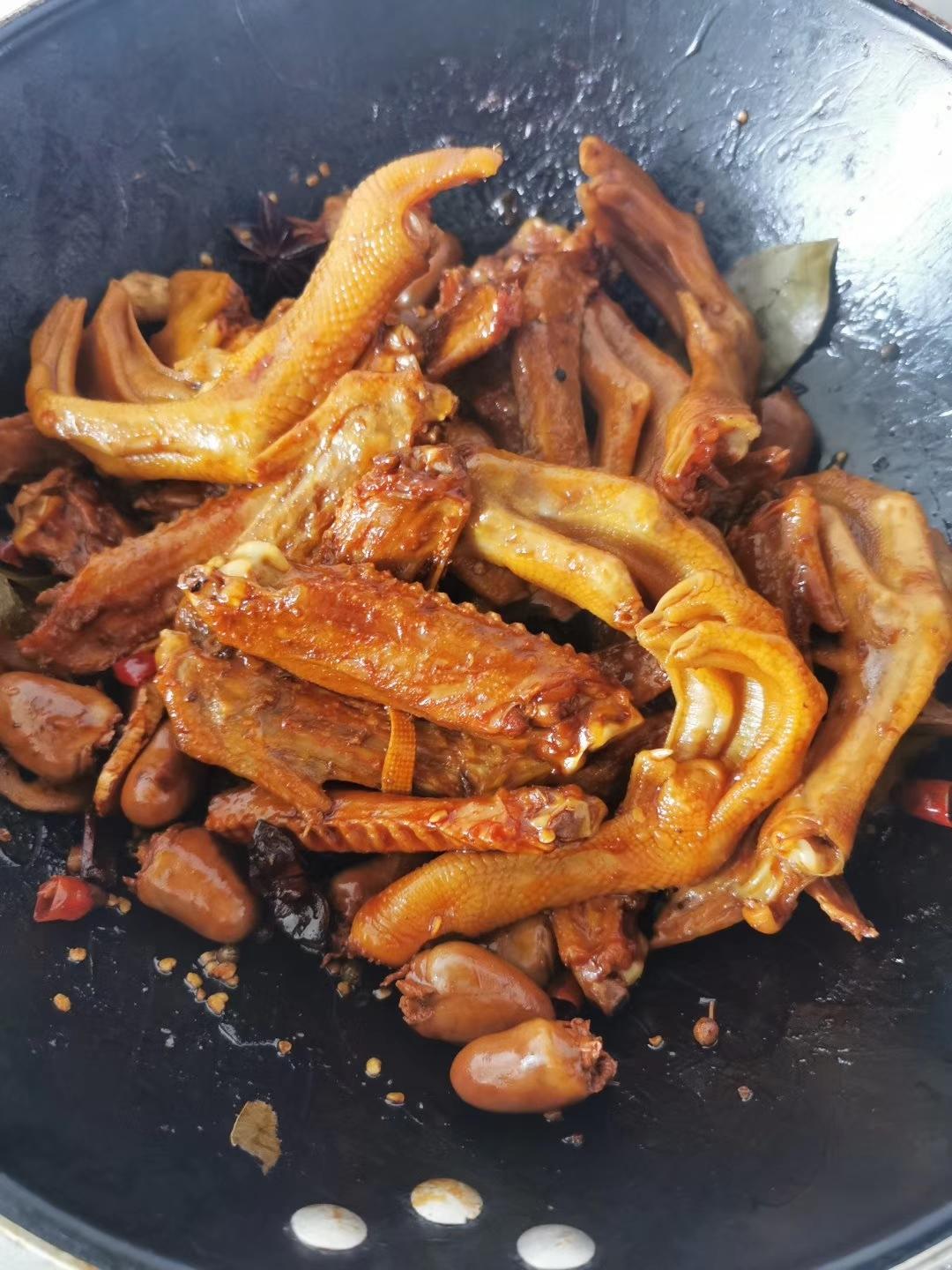 自制周黑鸭，和外面卖的味道一模一样，还可以配好多凉菜的做法 步骤1