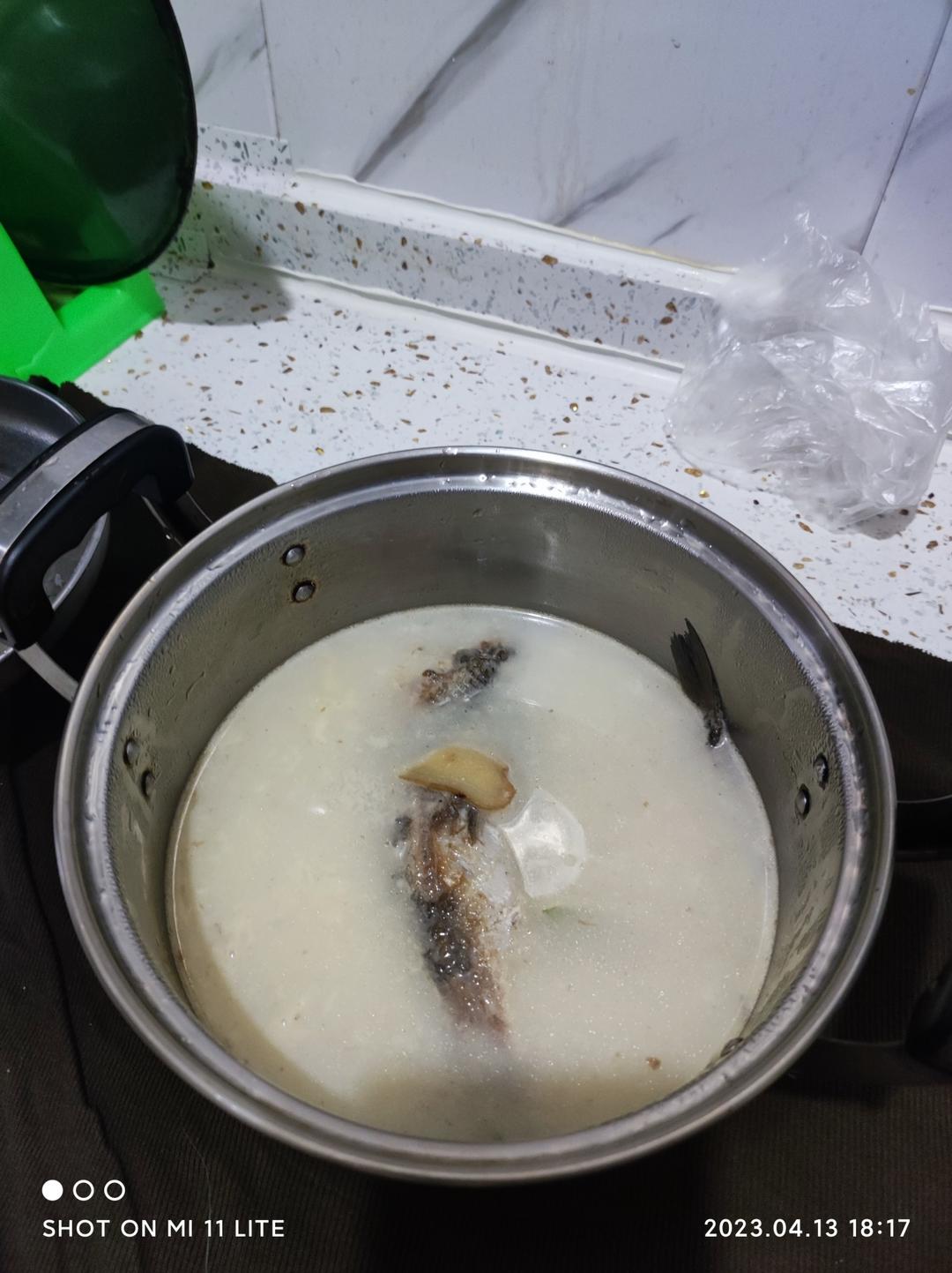 奶白鲫鱼豆腐汤|一条鱼最后的温柔