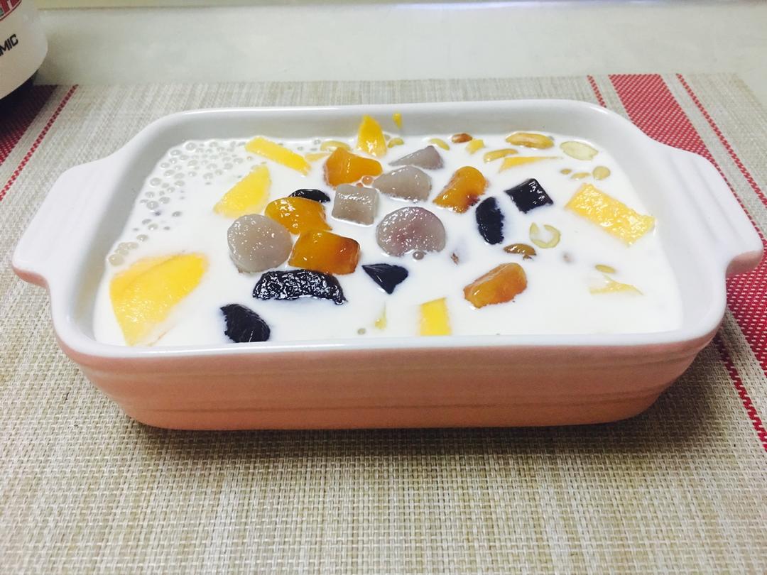 summerslee做的芋圆芒果椰汁西米露