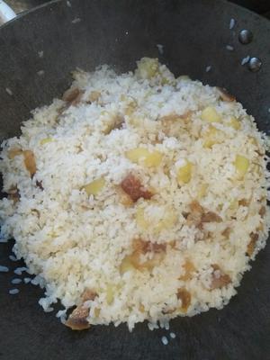 土豆闷饭的做法 步骤8