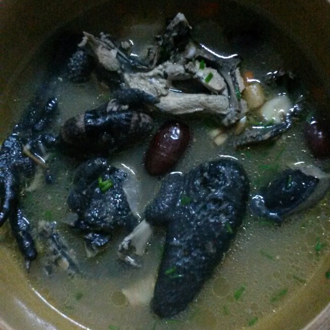 枸杞红枣乌鸡汤