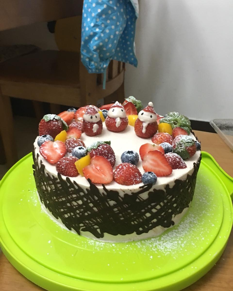 草莓巧克力围栏蛋糕